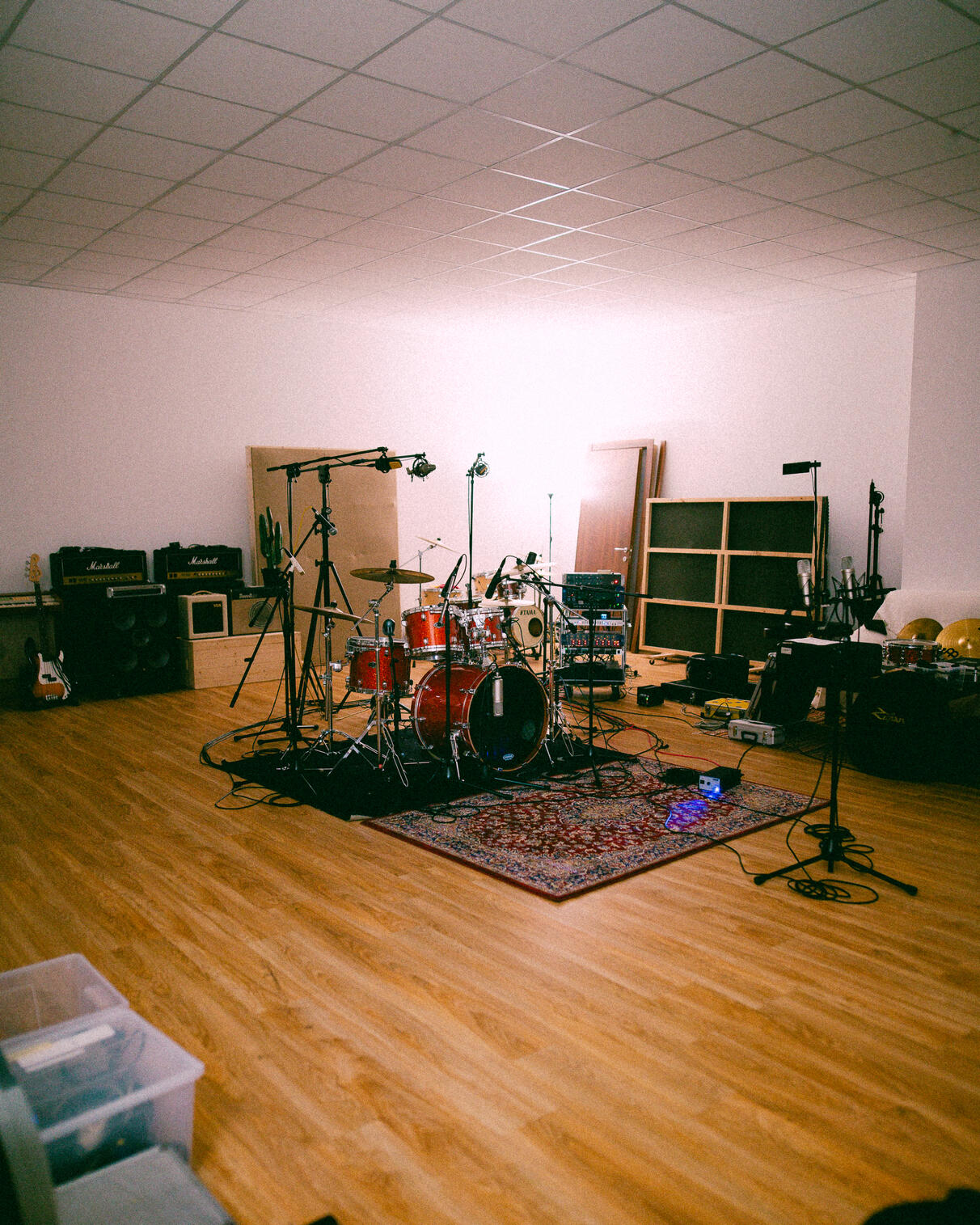LIVE ROOM